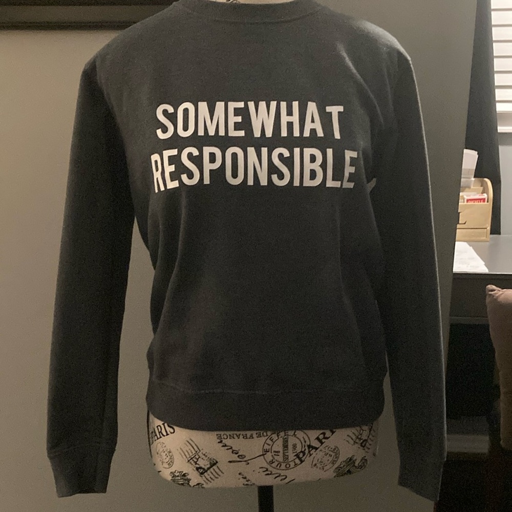 Gray Crewneck Sweater with Relaxed Fit and Long Sleeves